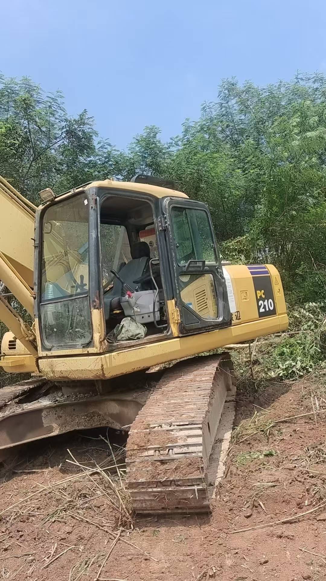 Buy Komatsu PC210-7 Used Excavator / 3