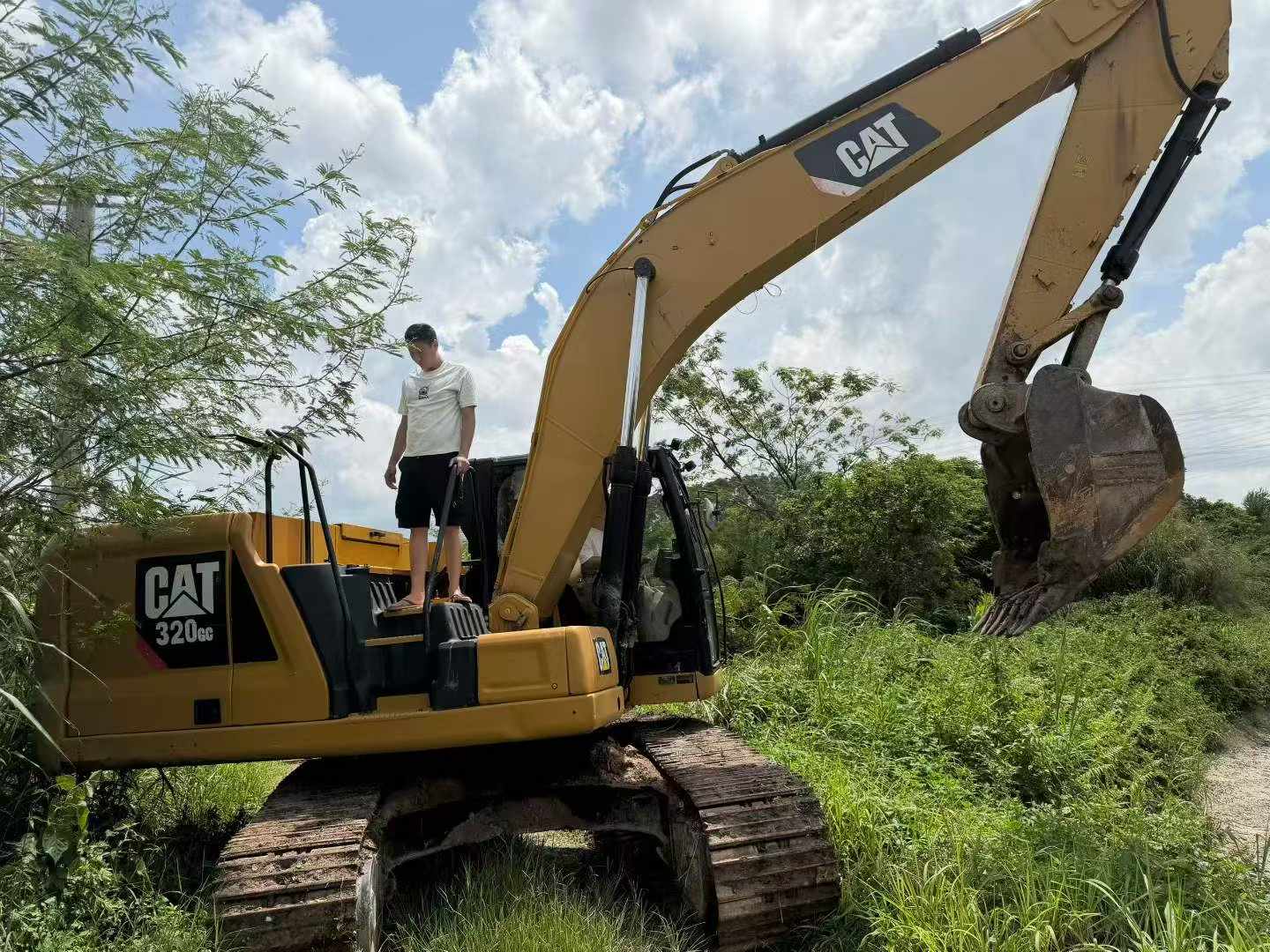 Buy Caterpillar 320GC Used Excavator / 2