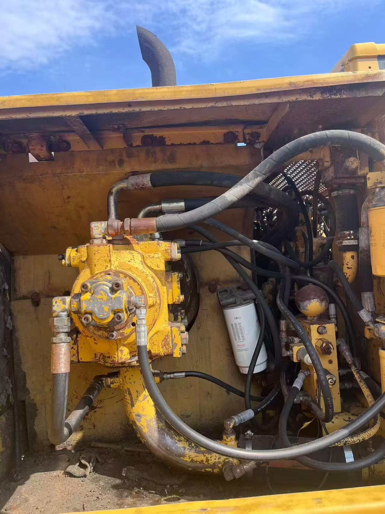 Buy Caterpillar 320V2 Used Excavator / 8