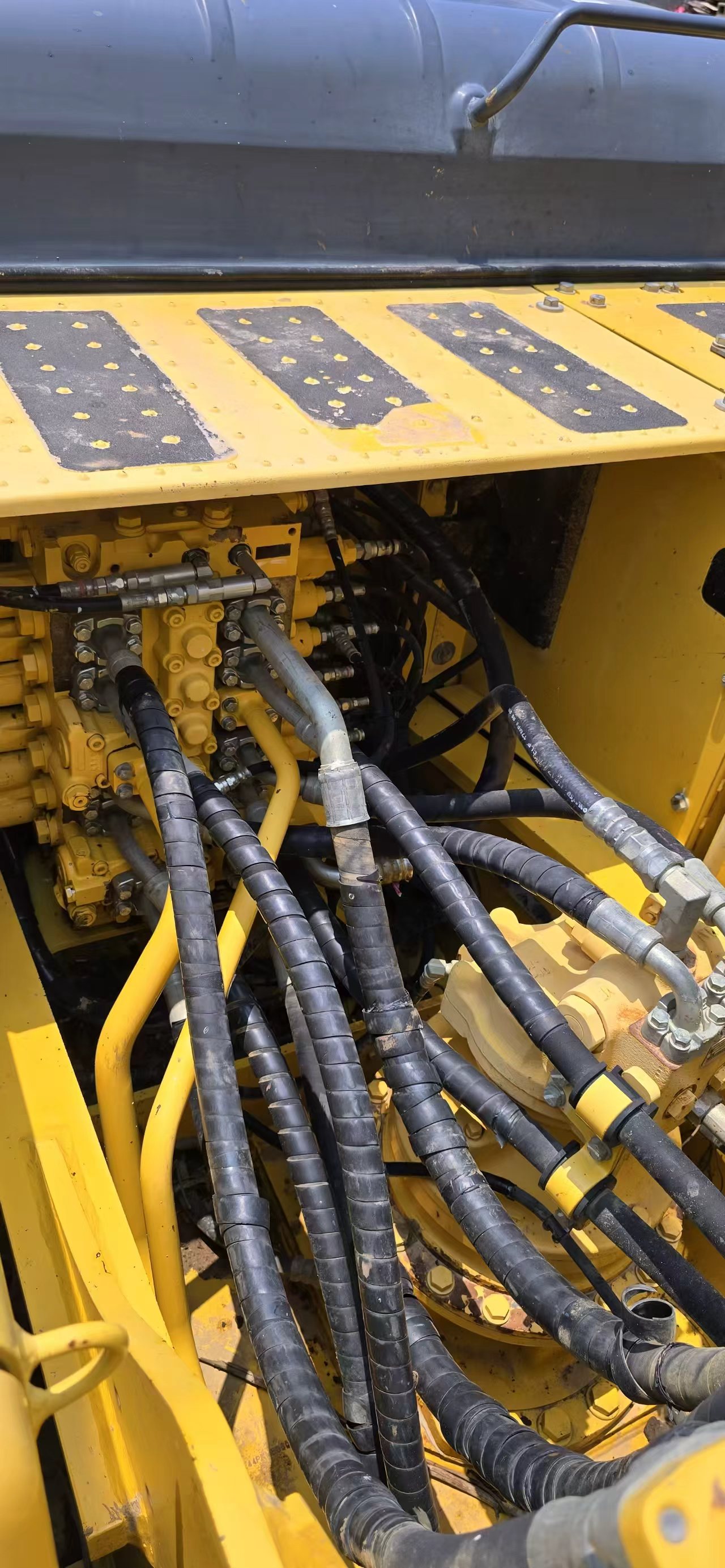 Buy Komatsu PC200-8M0 Used Excavator / 4