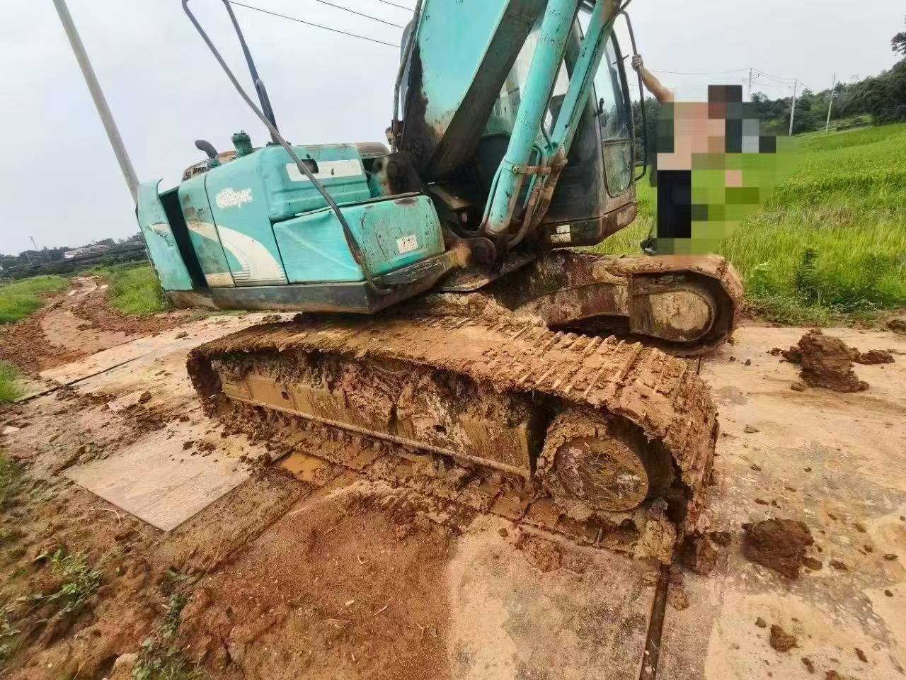 Buy Kobelco SK200-8 Used Excavator / 5