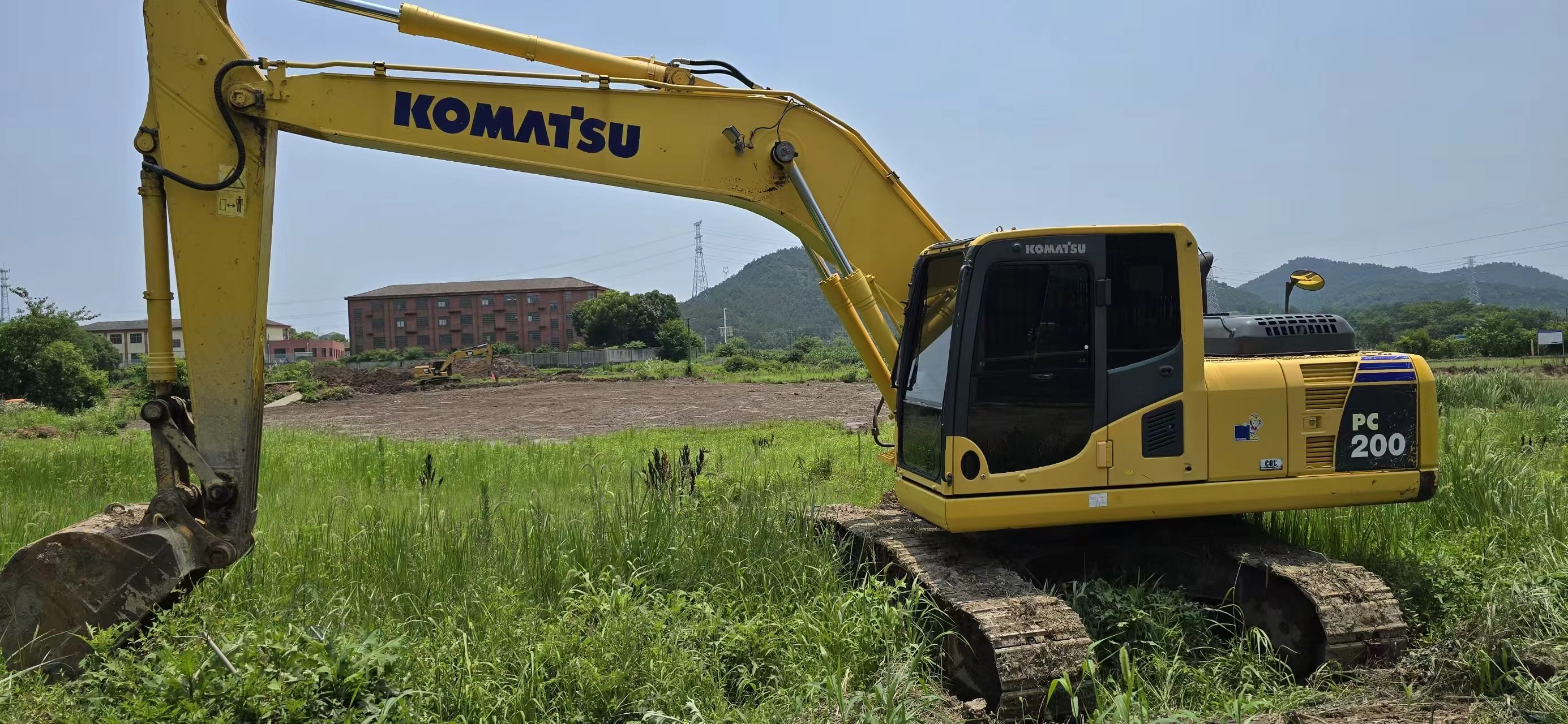 Buy Komatsu PC200-8M0 Used Excavator / 3