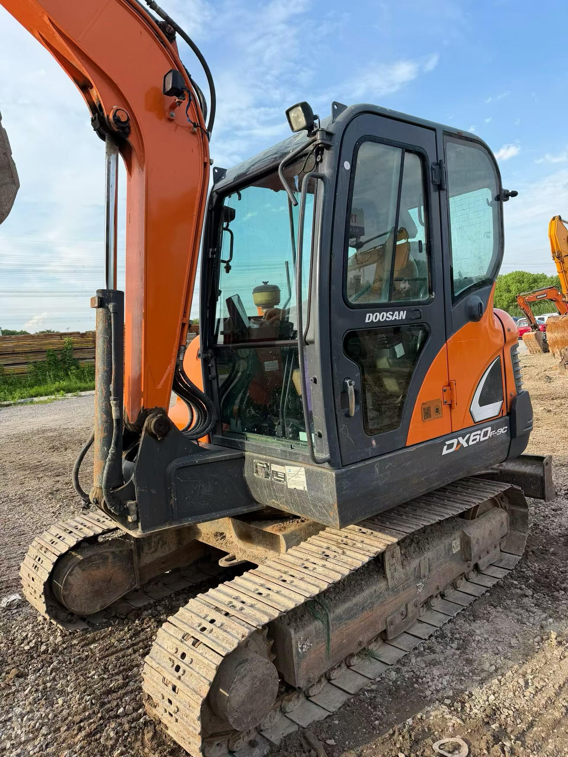 Buy Doosan DH60 Used Excavator / 4