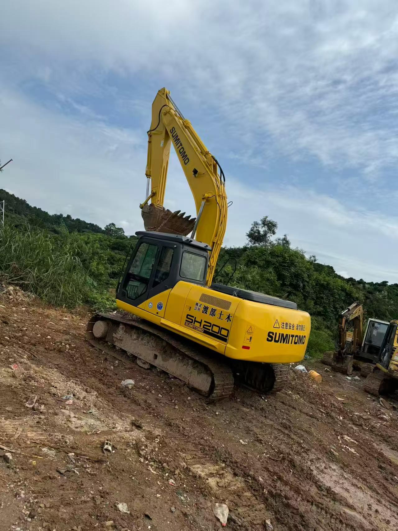 Buy Sumitomo SH200A5 Used Excavator / 2