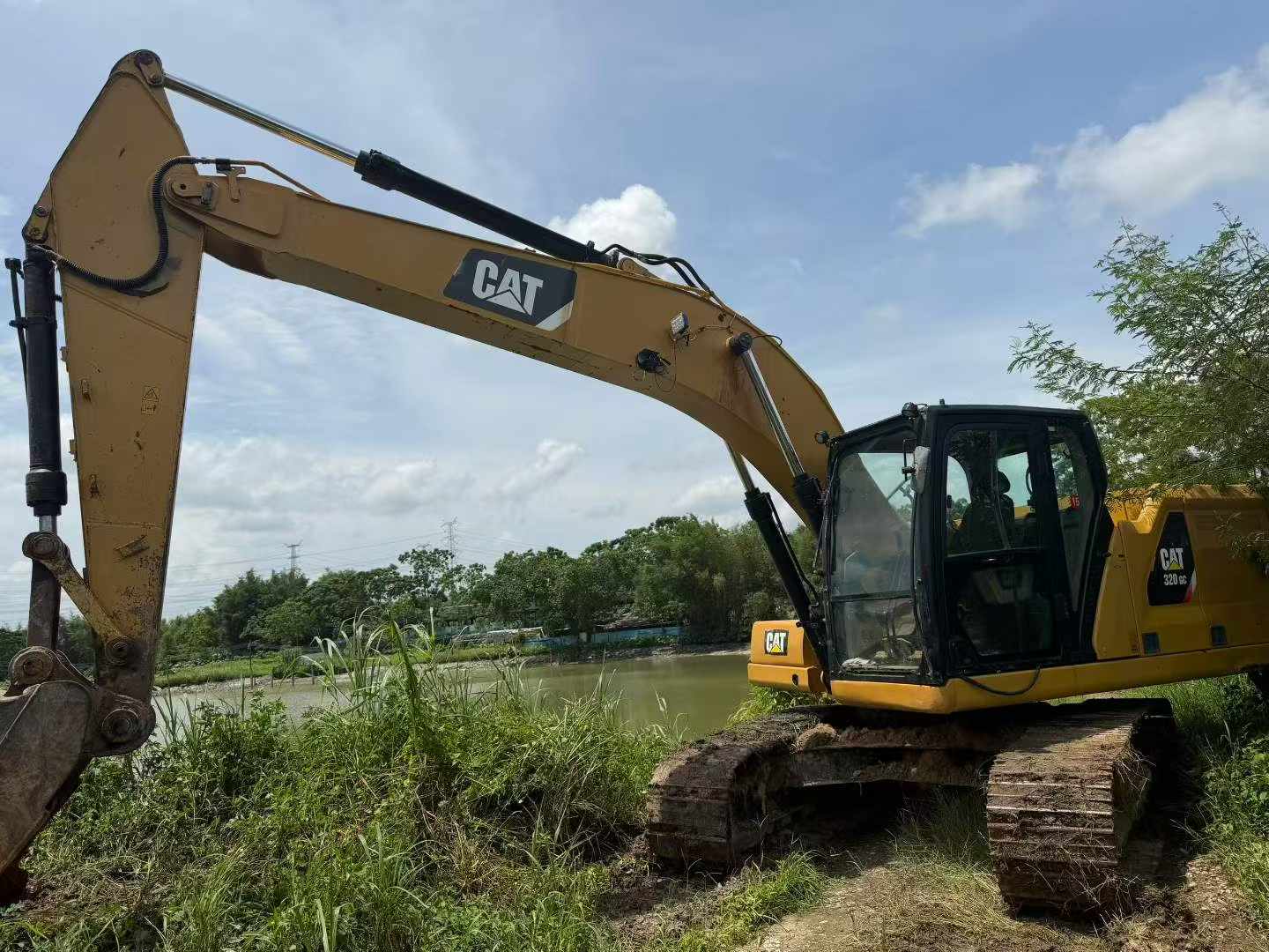 Buy Caterpillar 320GC Used Excavator / 3