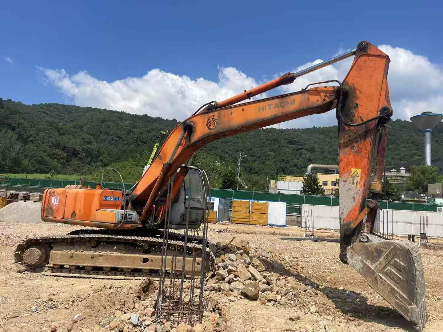 Buy Hitachi EX200-5 Used Excavator / 3