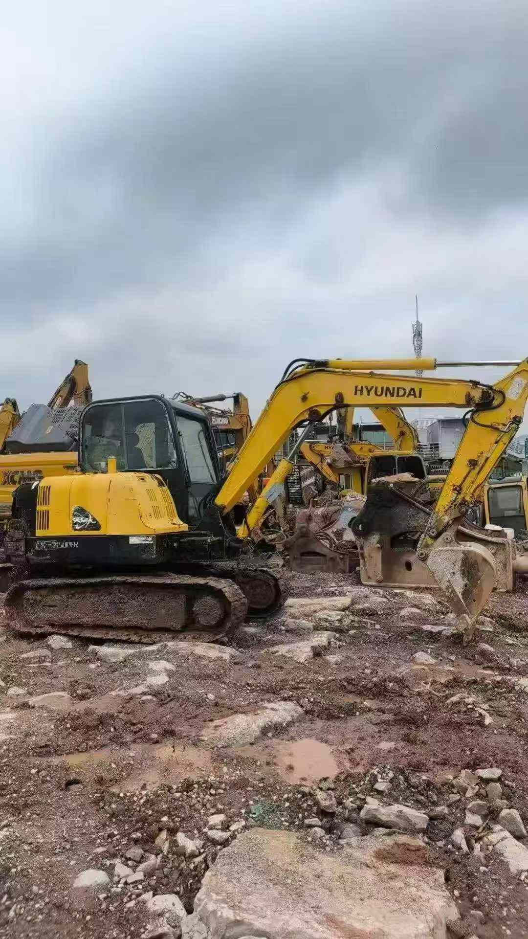 Buy Hyundai HX60 Used Excavator / 8