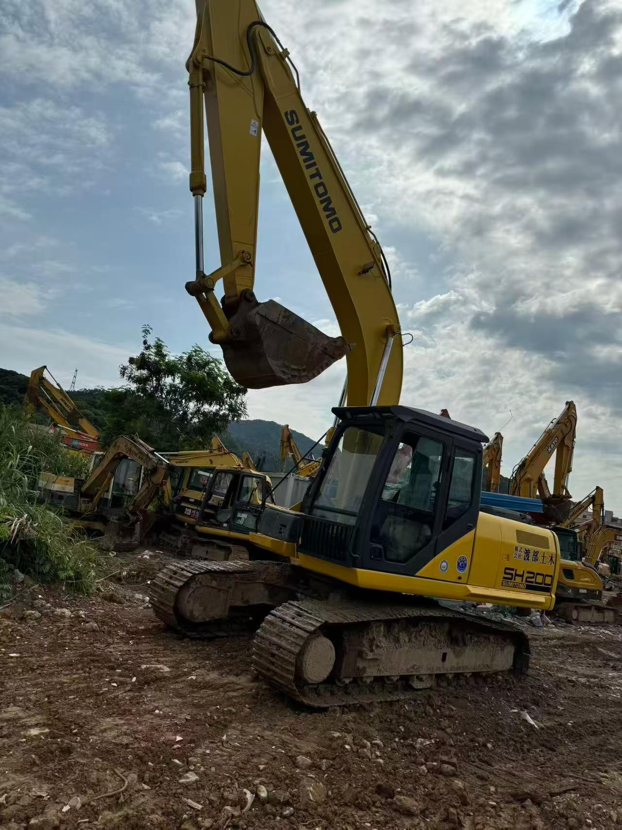 Buy Sumitomo SH200A5 Used Excavator / 4
