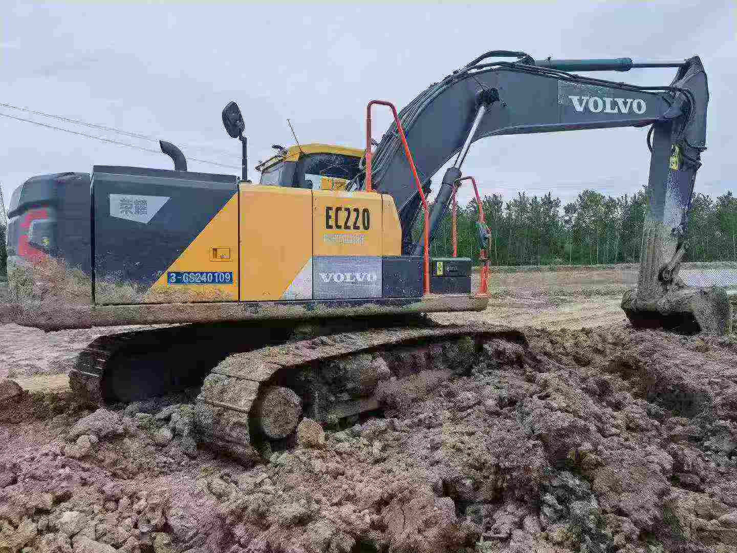 Buy Volvo EC200 Used Excavator / 2