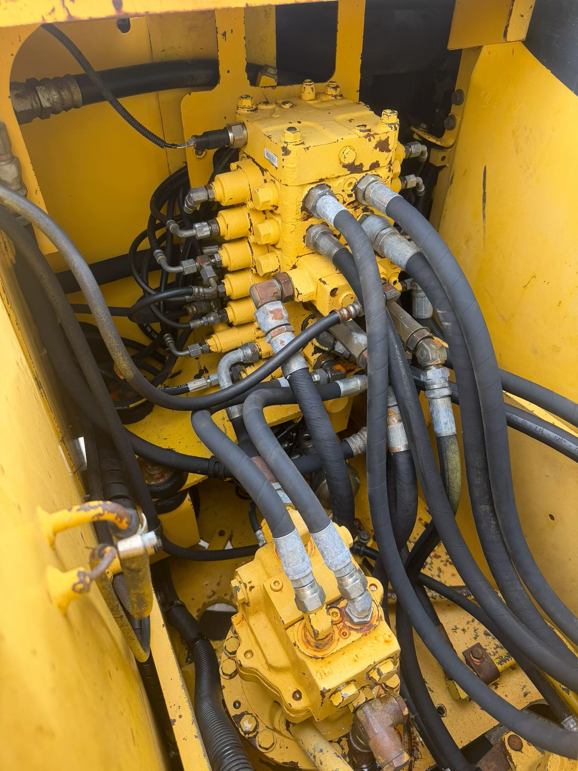 Buy Komatsu PC130 Used Excavator / 8