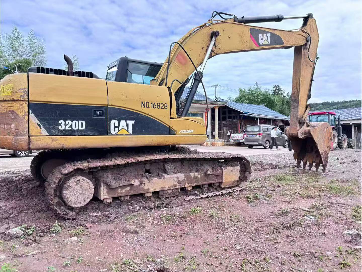 Buy Caterpillar 320D Used Excavator / 2