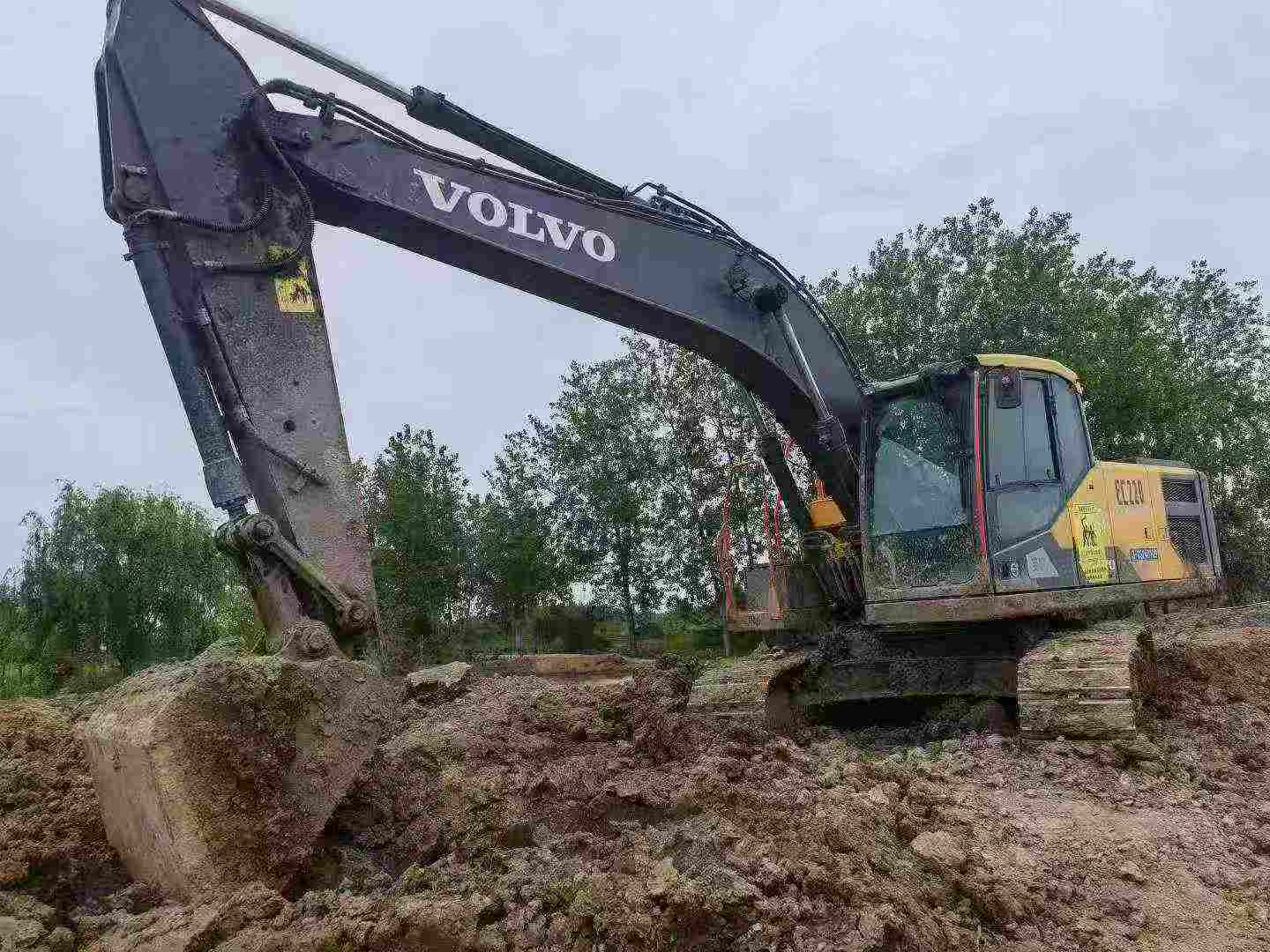 Buy Volvo EC200 Used Excavator / 3