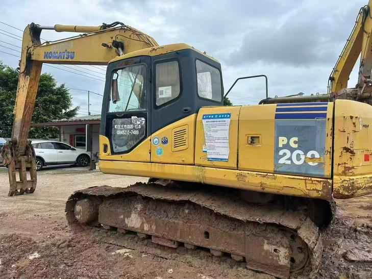 Buy Komatsu PC200-7 Used Excavator / 1