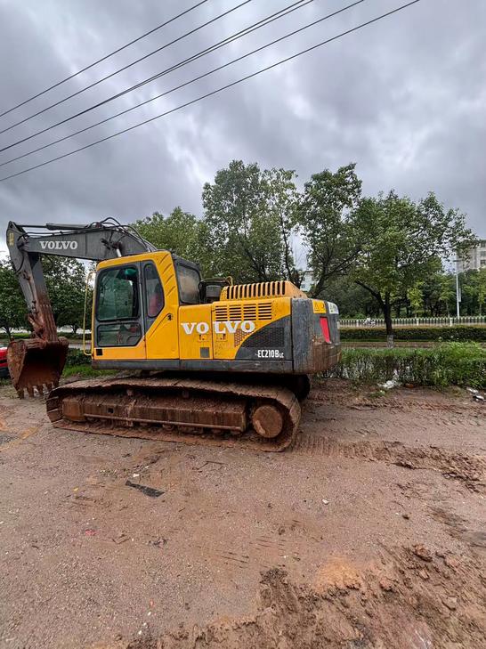 Buy Volvo EC210B Used Excavator / 1