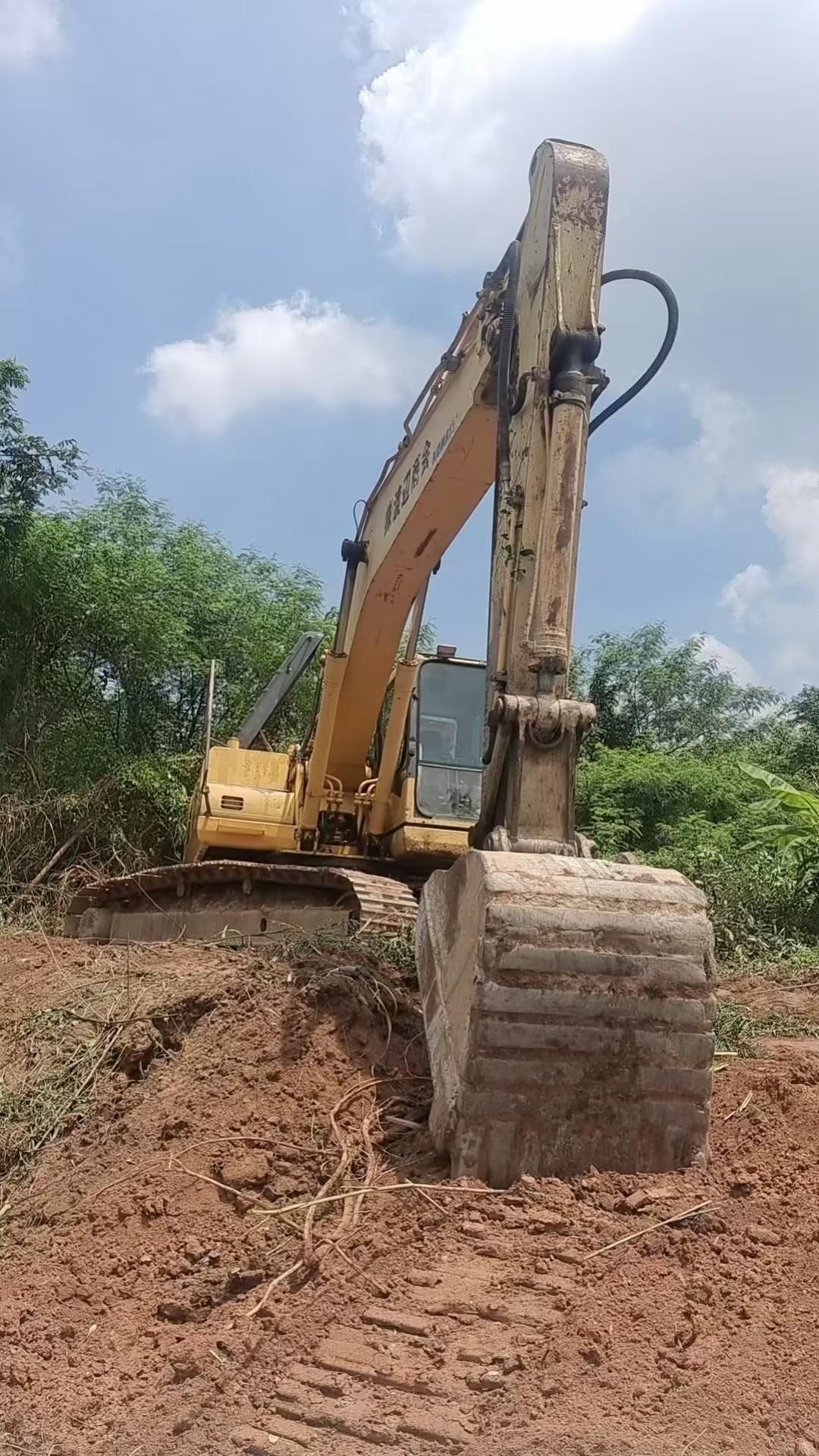 Buy Komatsu PC210-7 Used Excavator / 2