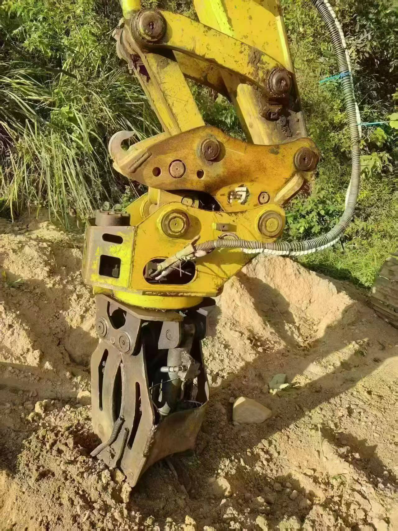 Buy Komatsu PC130 Used Excavator / 6