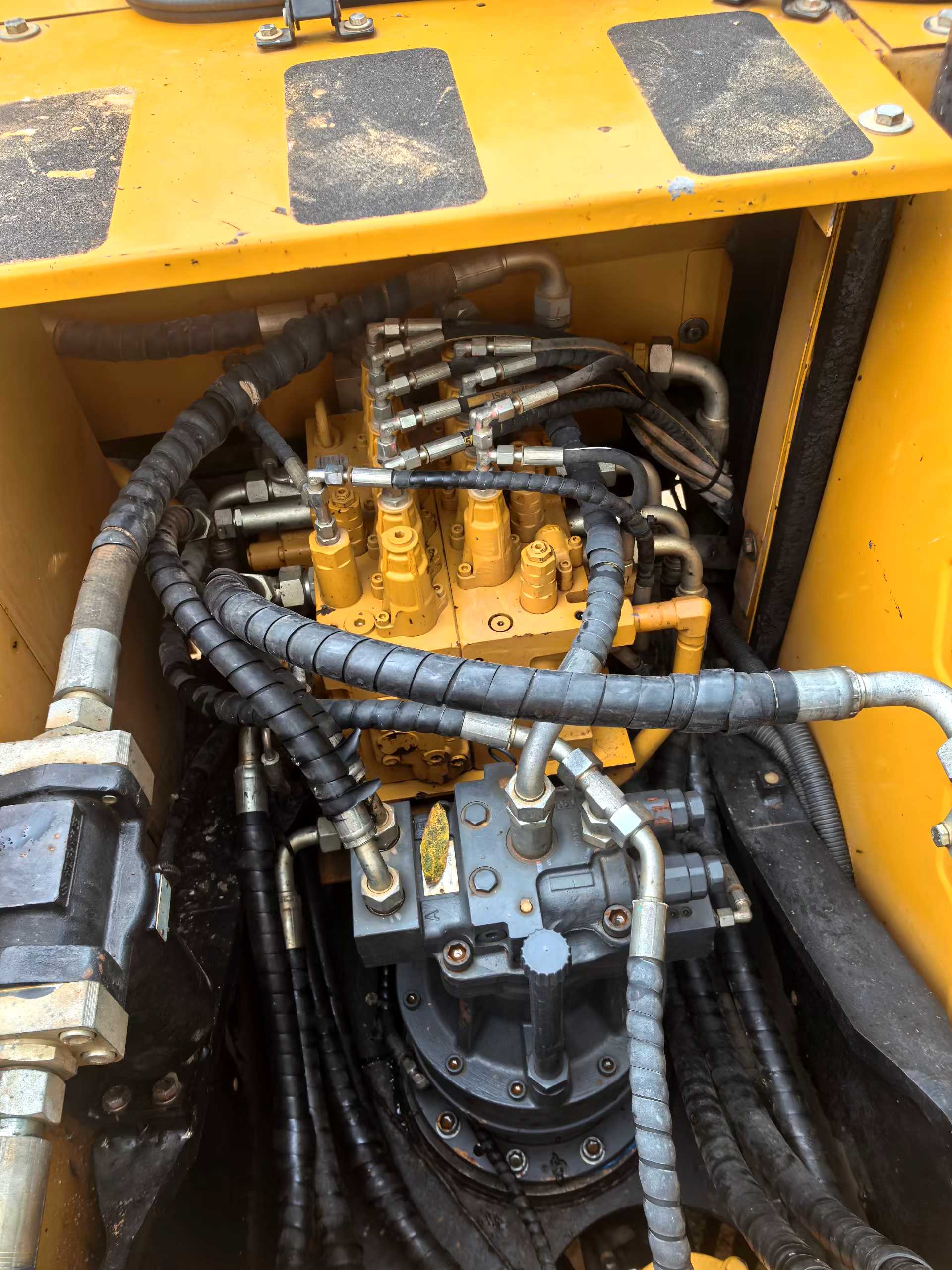 Buy Sany SY135 Used Excavator / 4 Buy Sany SY135 Used Excavator / 4