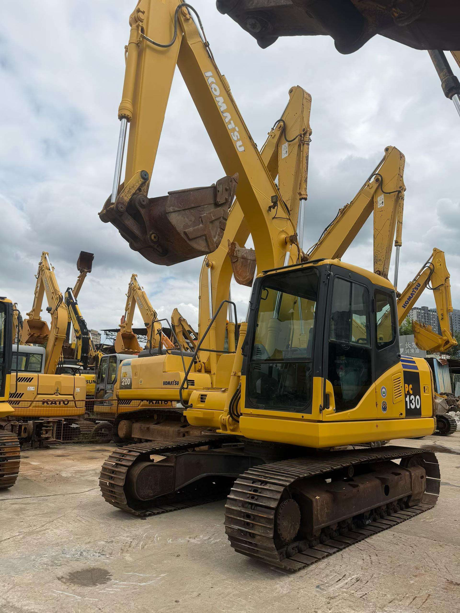 Buy Komatsu PC130 Used Excavator / 5