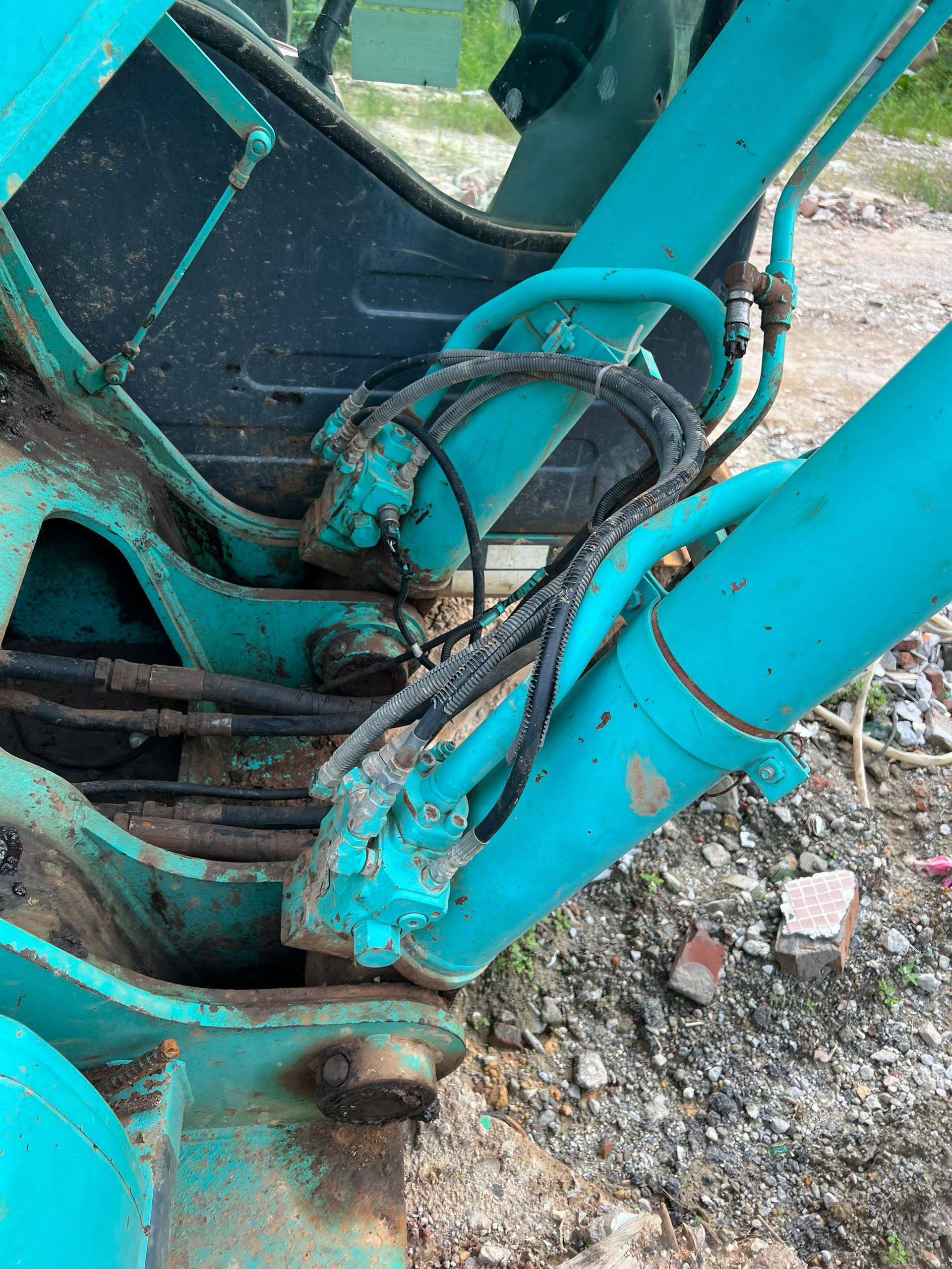 Buy Kobelco SK200-2 Used Excavator / 6