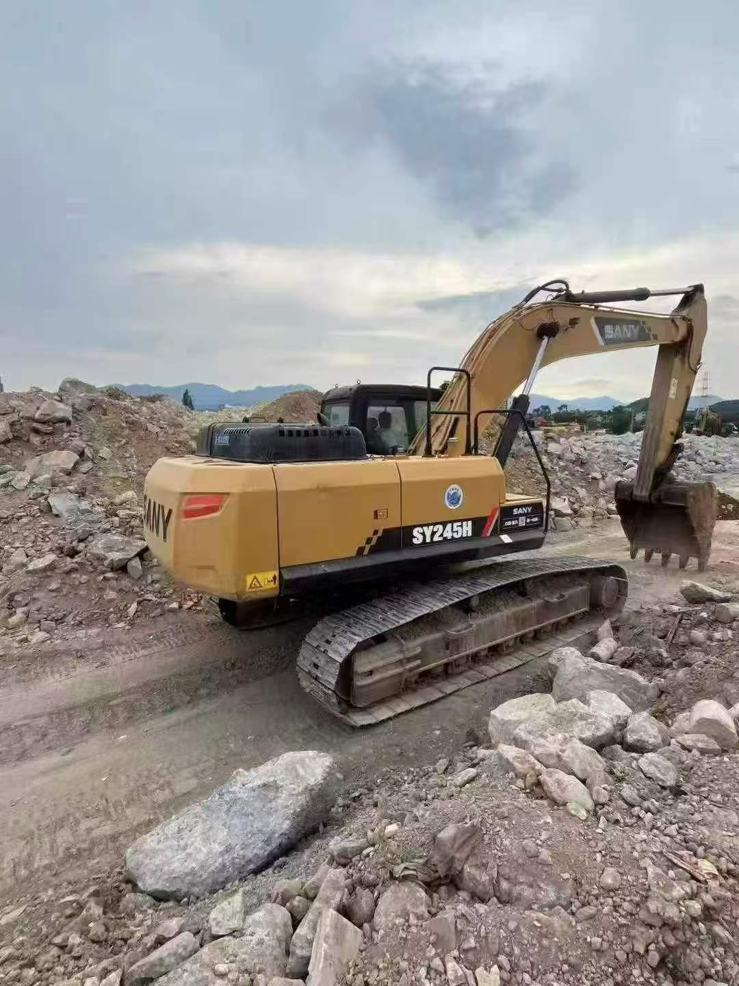 Buy Sany SY245H Used Excavator / 4