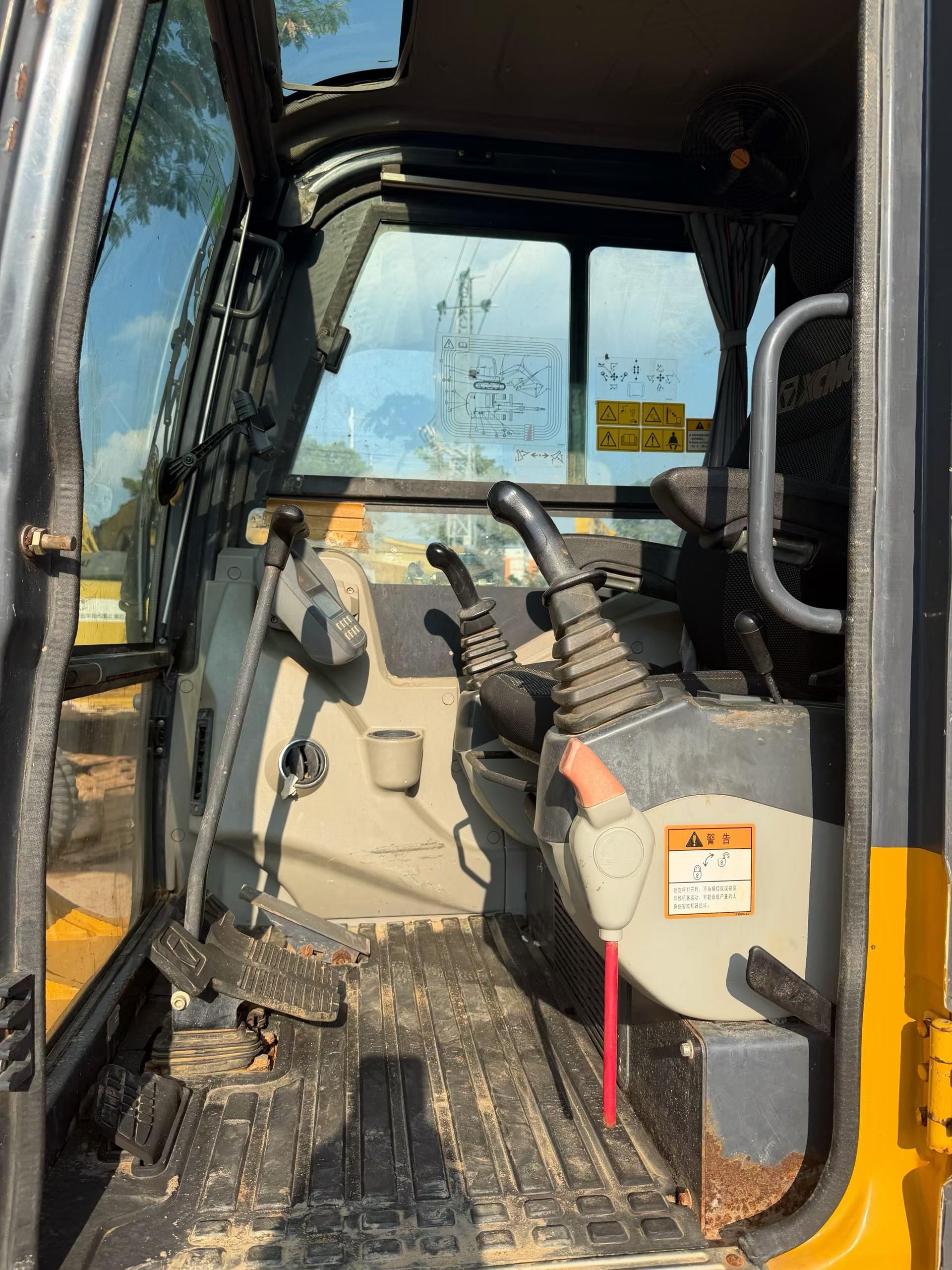 Buy XCMG LW60G Used Excavator / 4