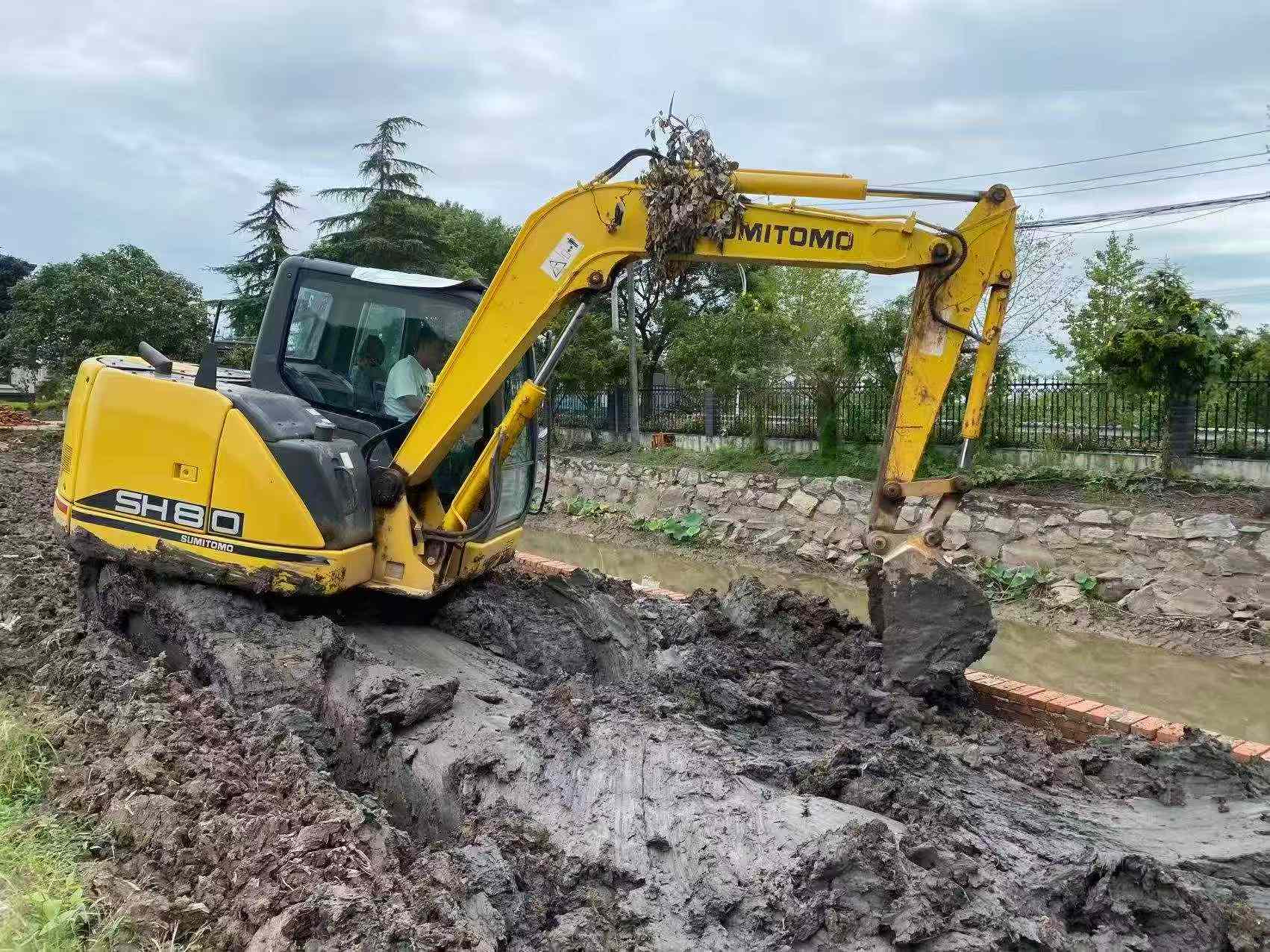 Buy Sumitomo SH80-6 Used Excavator / 2