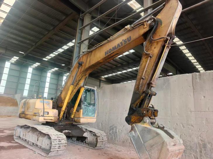 Buy Komatsu PC200-7 Used Excavator / 1