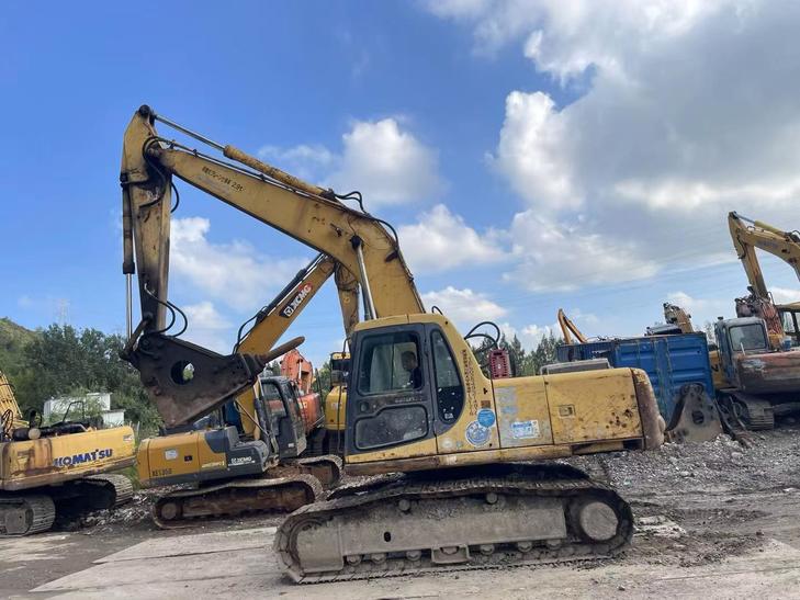 Buy Komatsu PC200-6 Used Excavator / 1