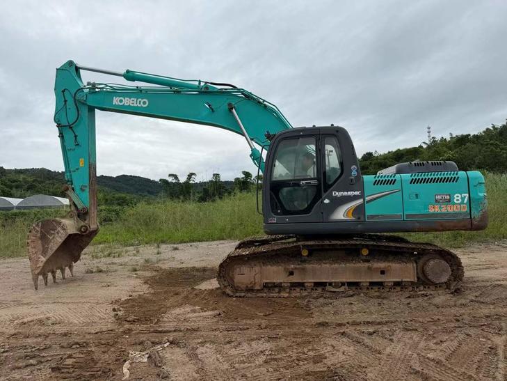 Buy Kobelco SK200-2 Used Excavator / 1