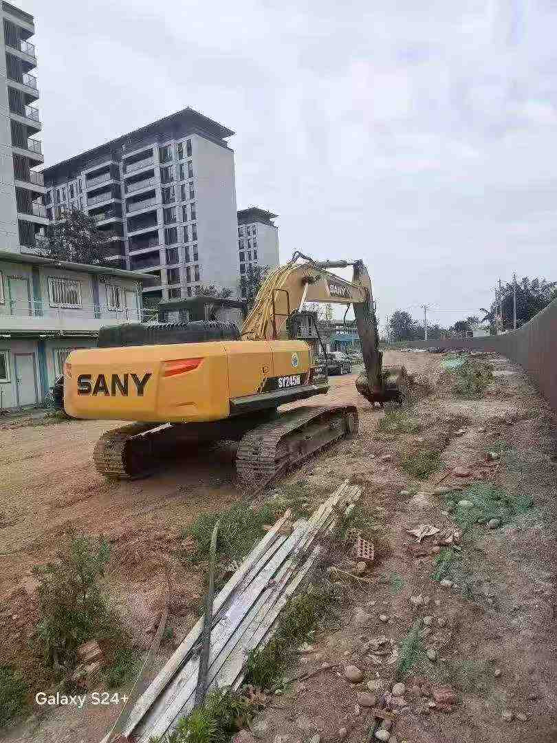 Buy Sany SY245H Used Excavator / 2