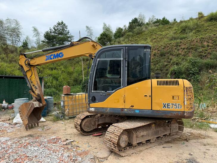 Buy XCMG XE75C Used Excavator / 1