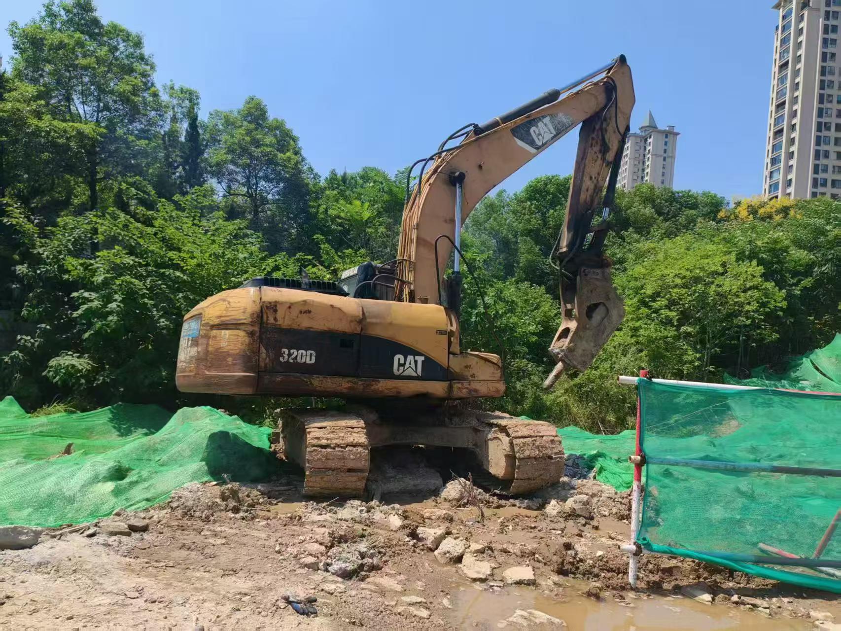 Buy Caterpillar 320D Used Excavator / 5