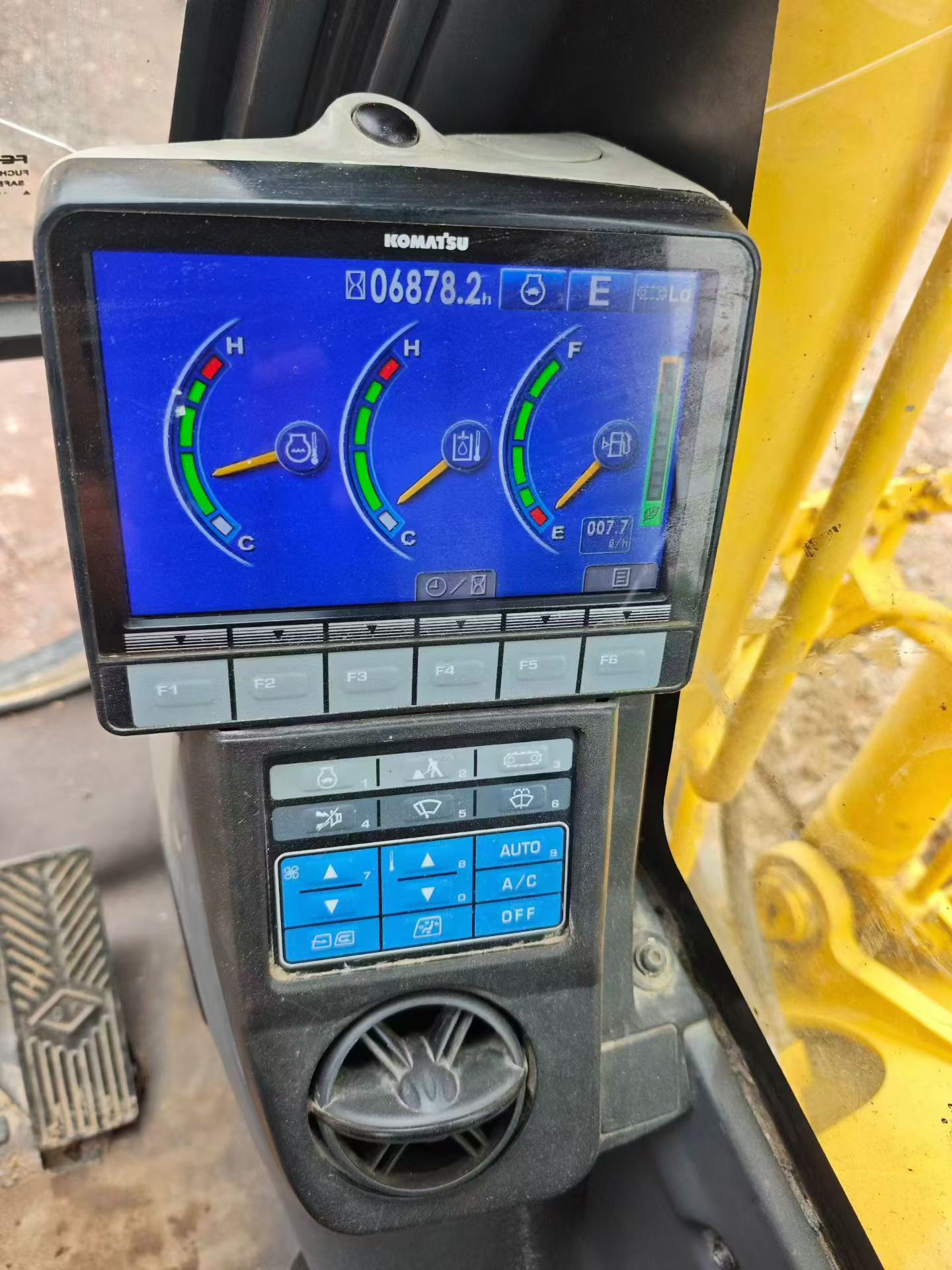 Buy Komatsu PC110-7 Used Excavator / 4