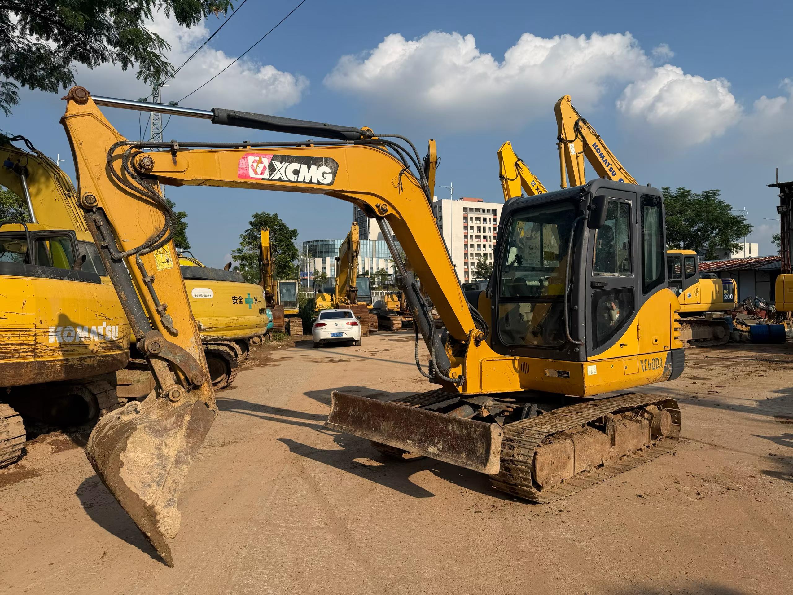 Buy XCMG LW60G Used Excavator / 3