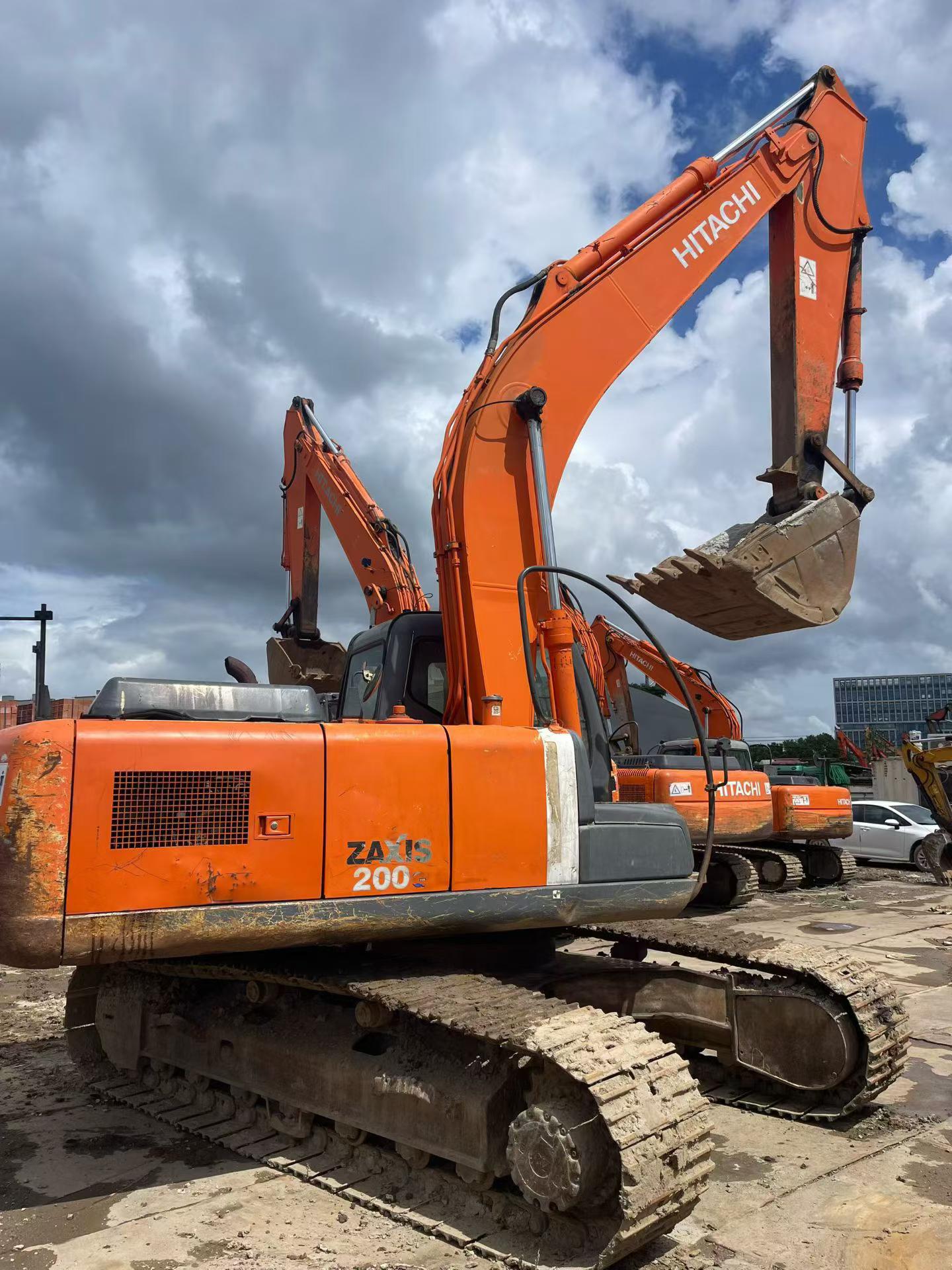 Buy Hitachi ZX200-3G Used Excavator / 2