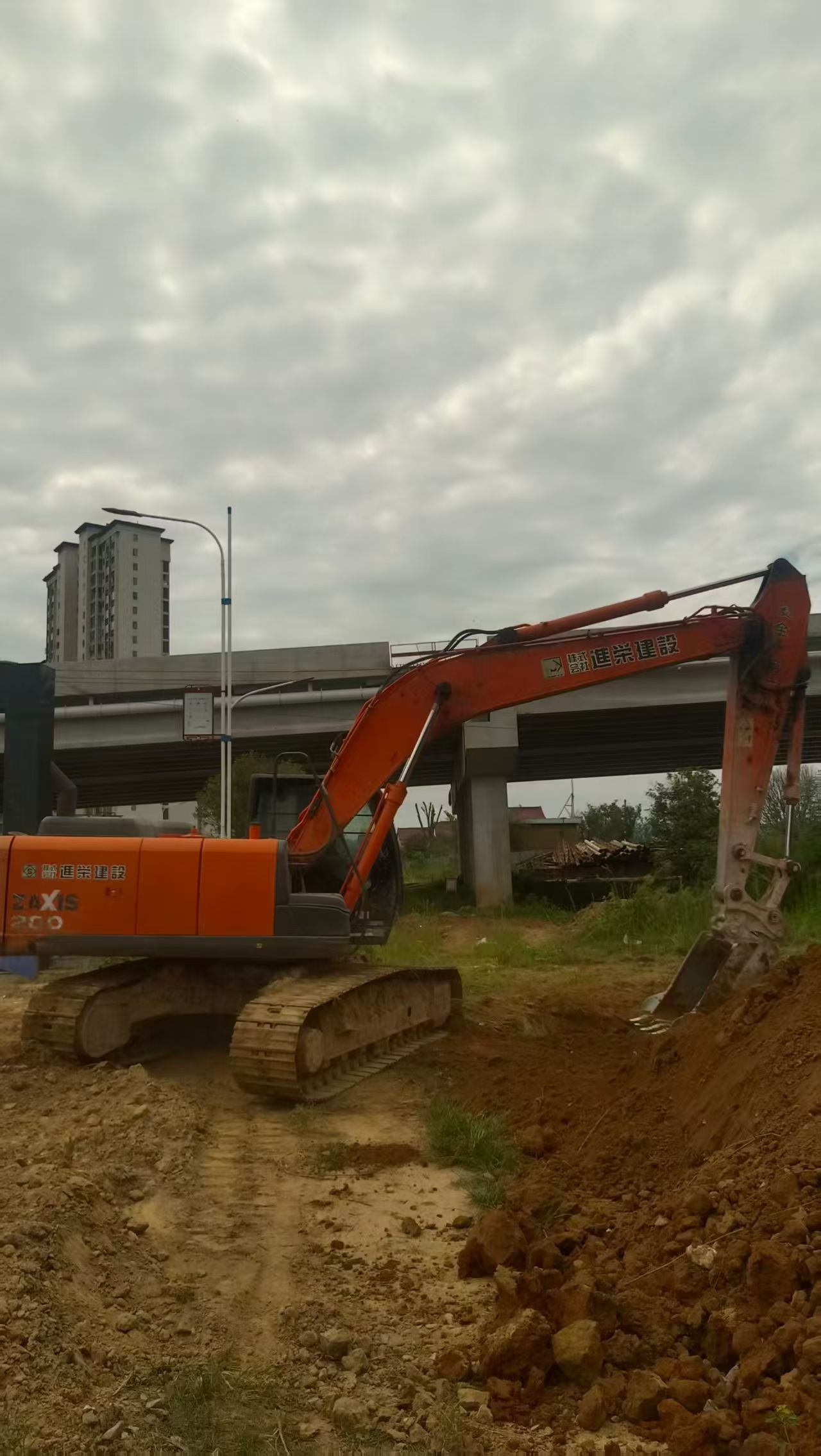 Buy Hitachi ZH200-5B Used Excavator / 5