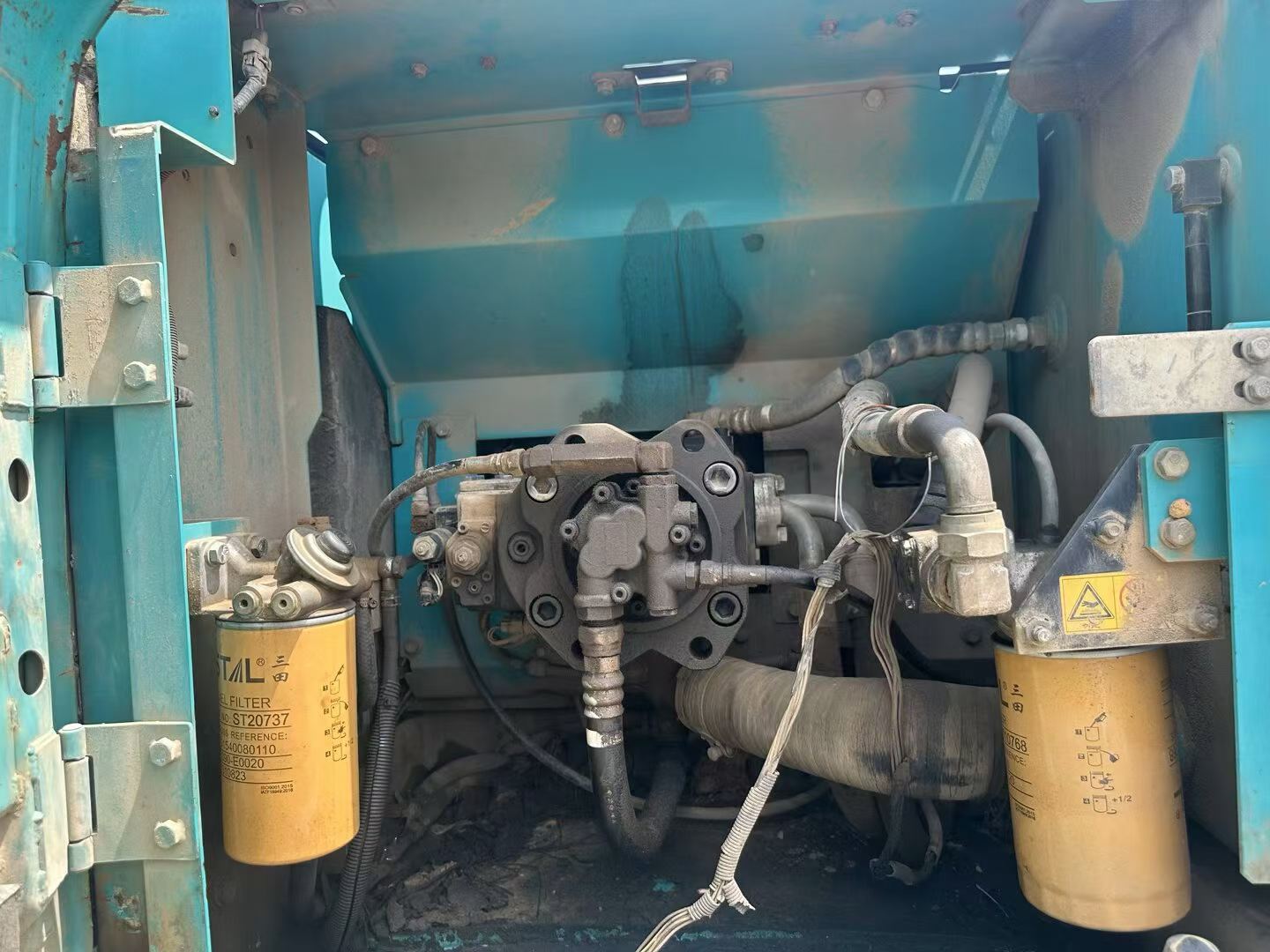Buy Kobelco SK200 Used Excavator / 6