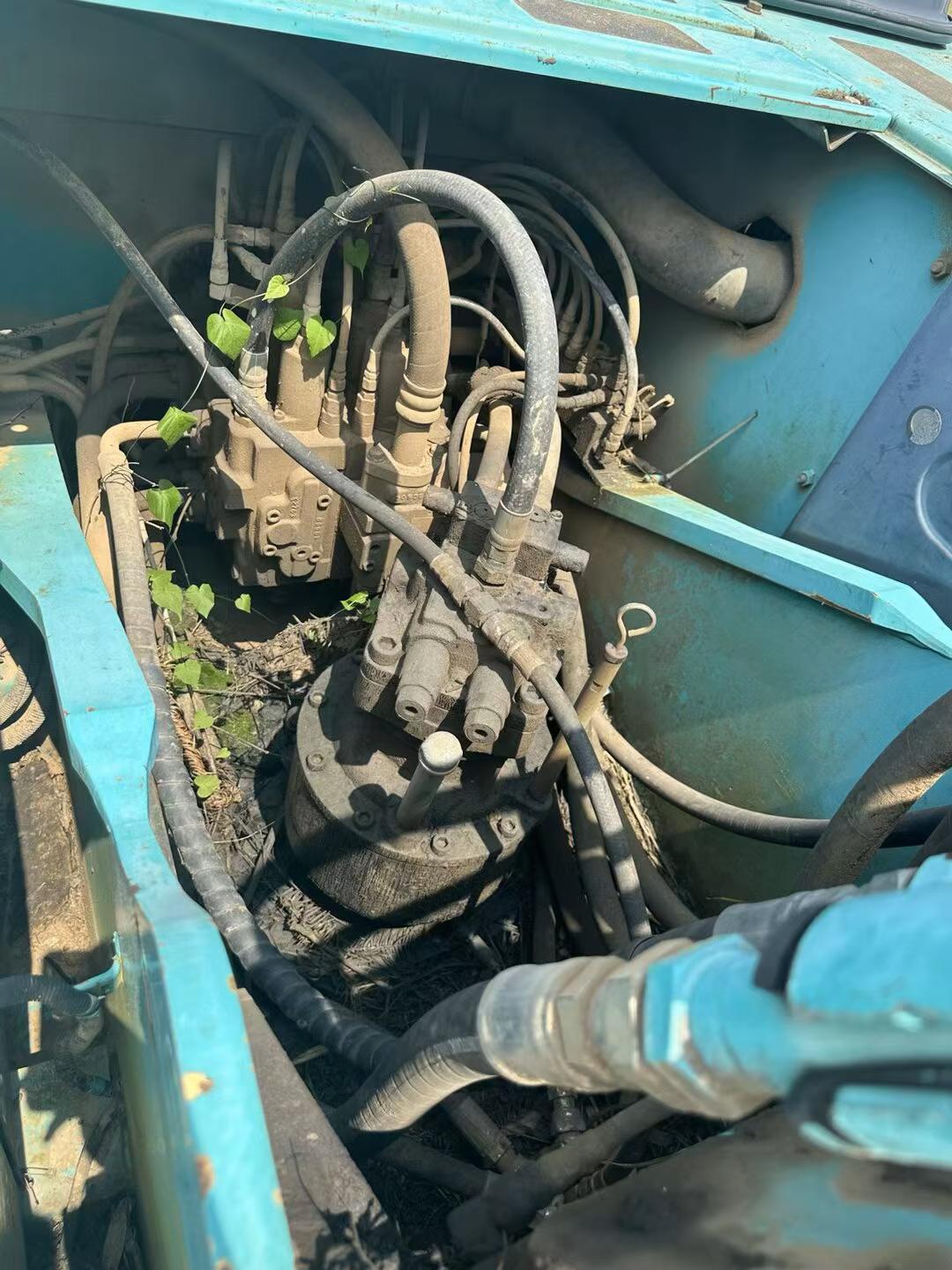 Buy Kobelco SK200 Used Excavator / 4