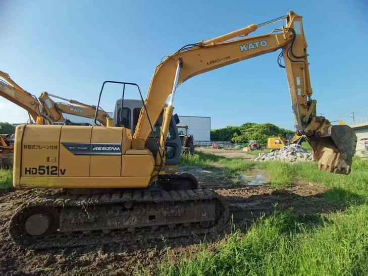 Buy Kato HD512 Used Excavator / 1