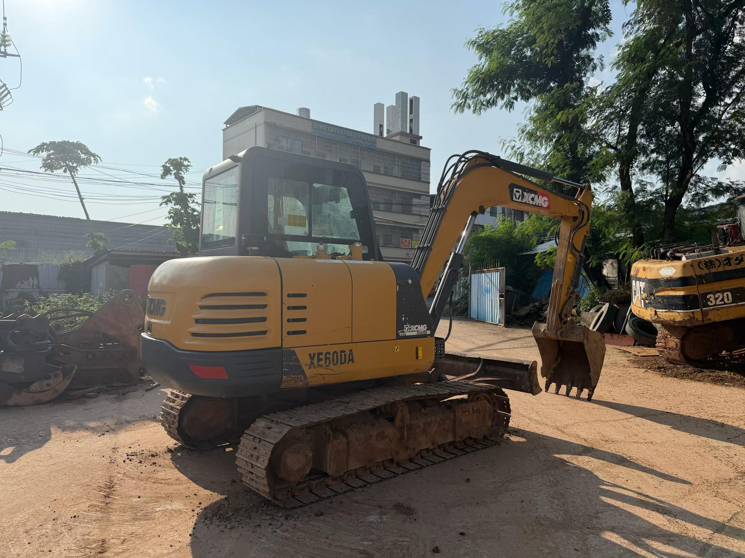 Buy XCMG LW60G Used Excavator / 2