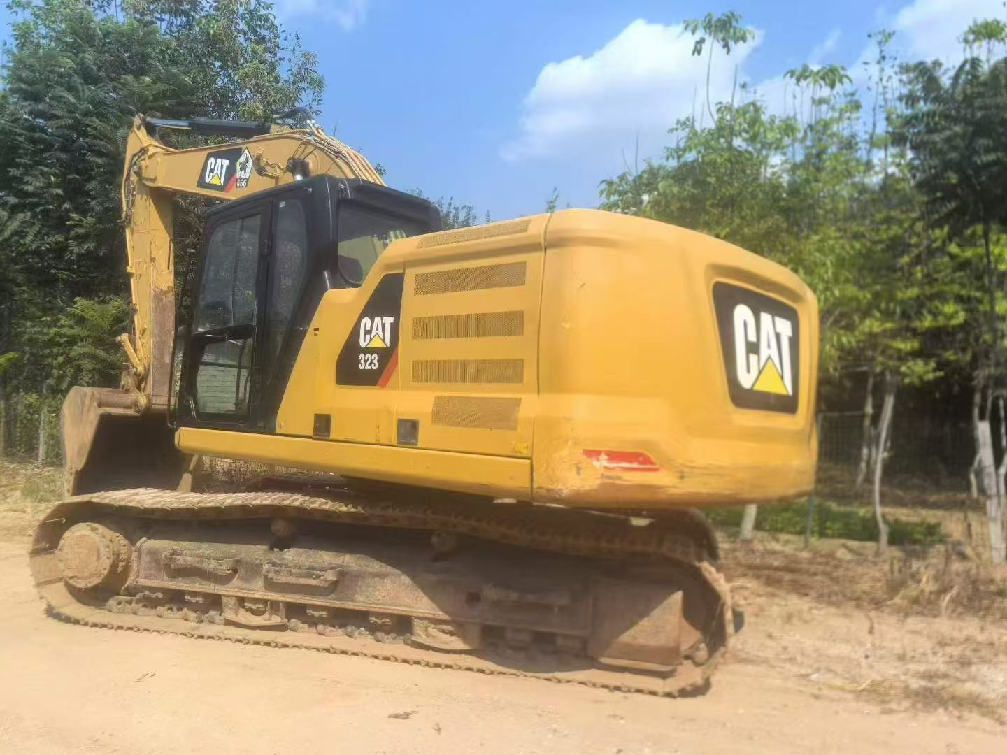 Buy Caterpillar 323 Used Excavator / 8