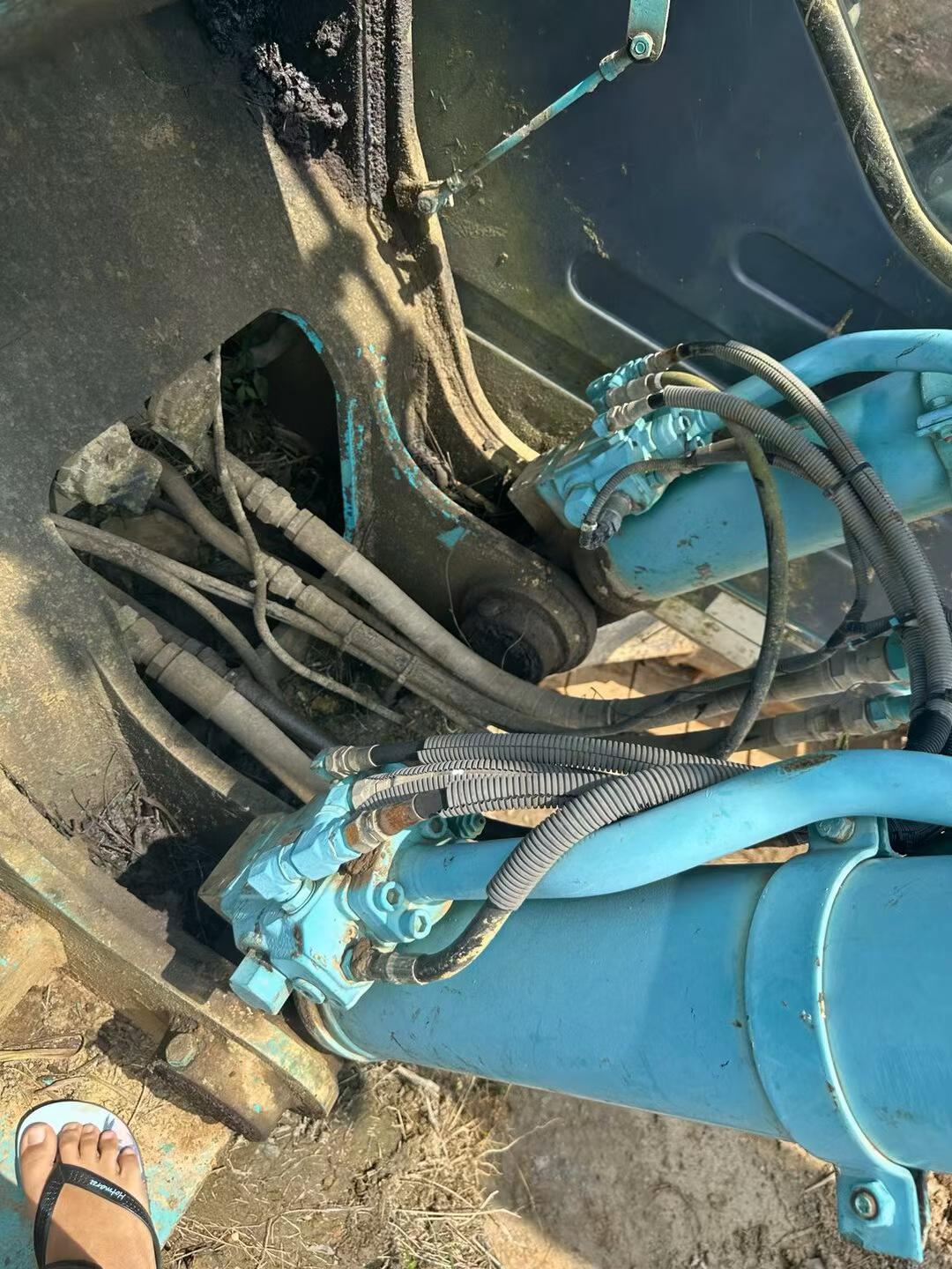 Buy Kobelco SK200 Used Excavator / 5