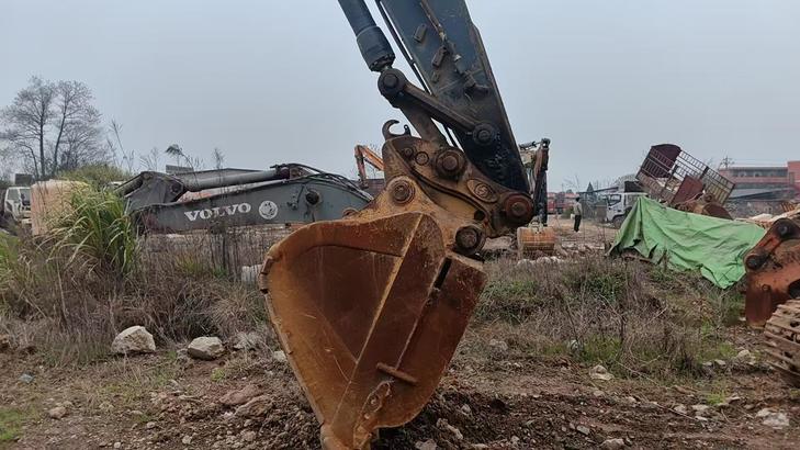 Buy Volvo EC200 Used Excavator / 1