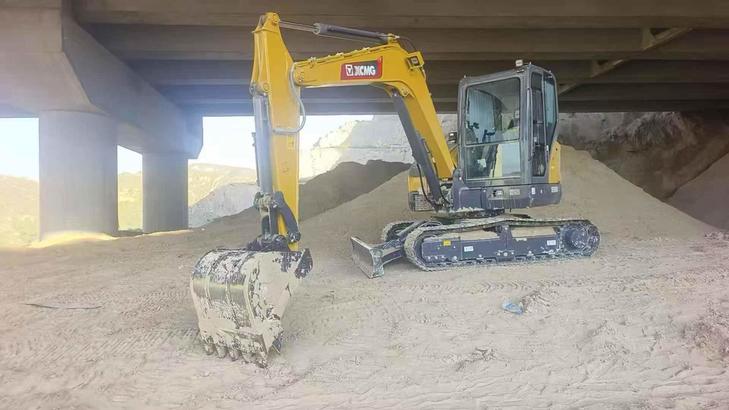Buy XCMG LW60G Used Excavator / 1