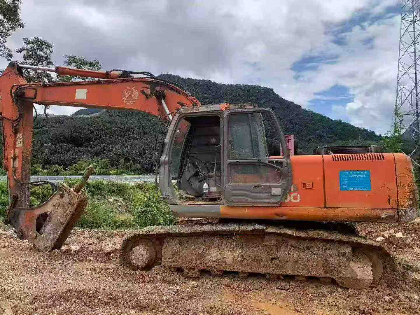 Buy Hitachi EX200 Used Excavator / 4