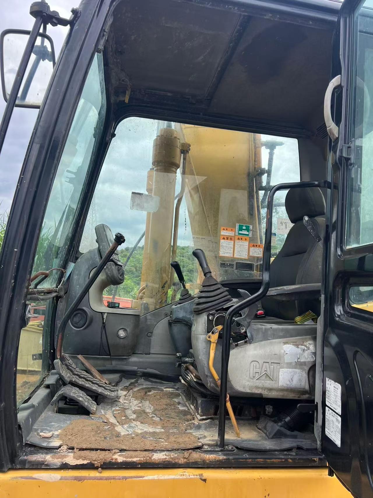 Buy Caterpillar 320D Used Excavator / 4