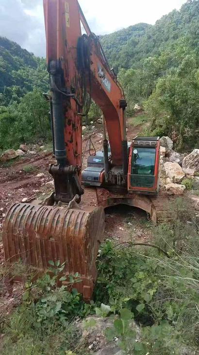 Buy Doosan DH370 Used Excavator / 1