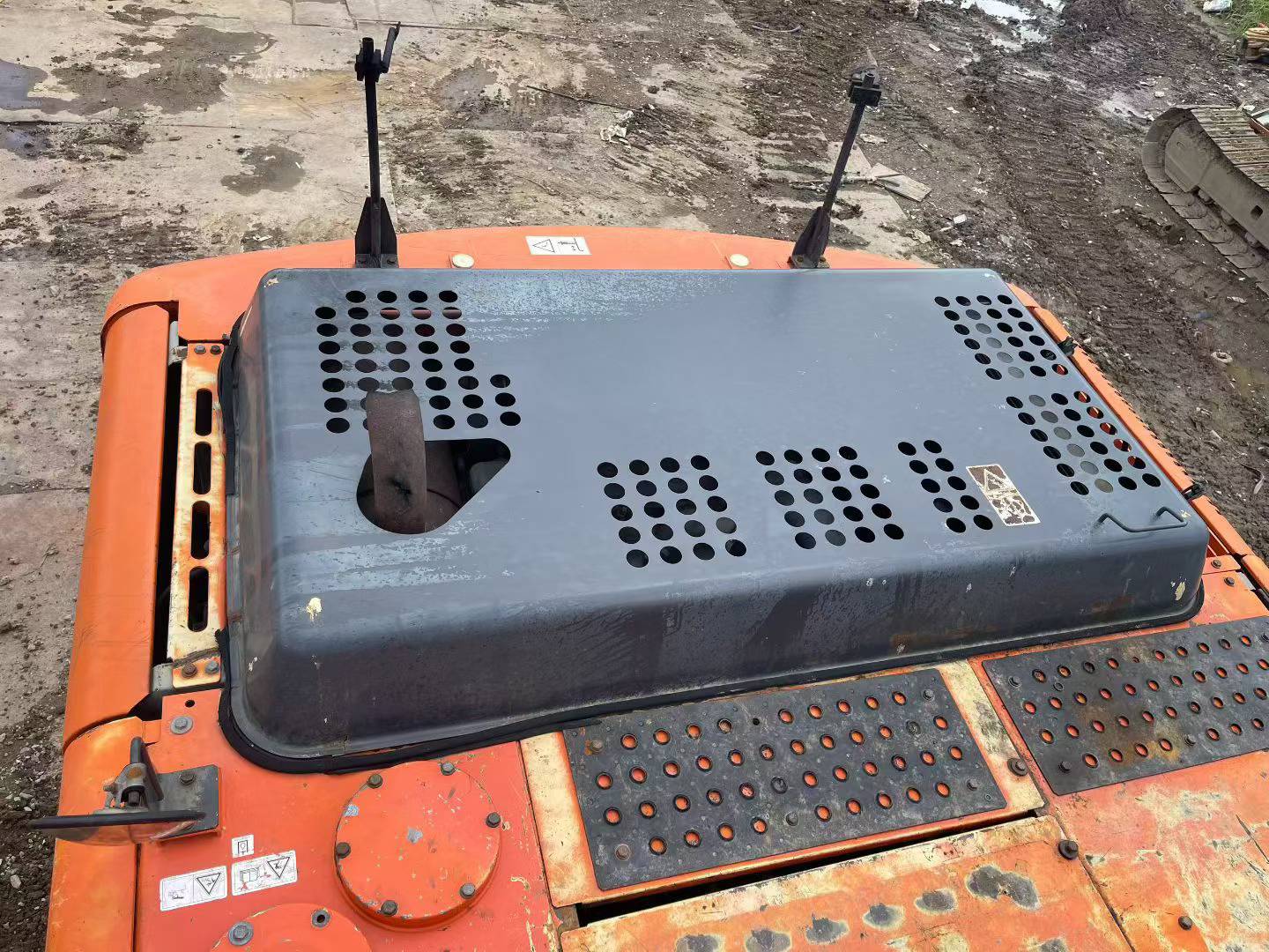 Buy Hitachi ZX200-3G Used Excavator / 5