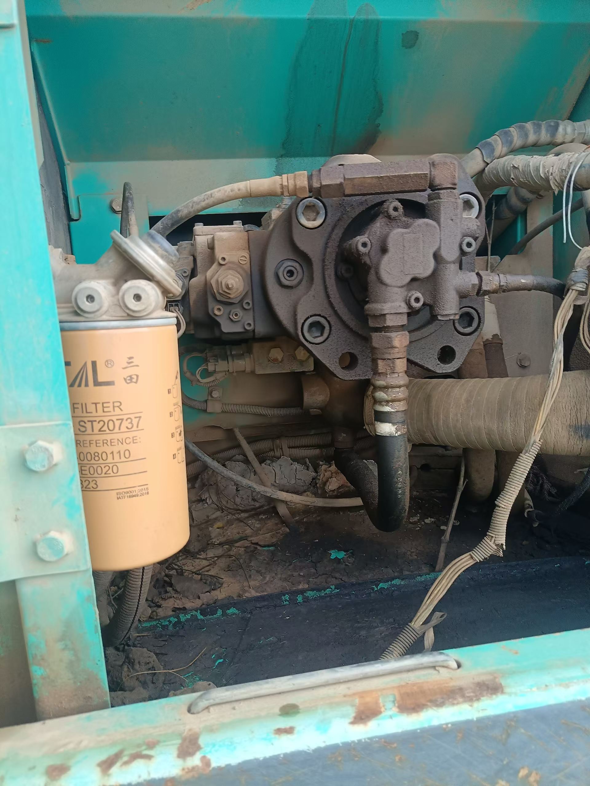 Buy Kobelco SK200-2 Used Excavator / 3