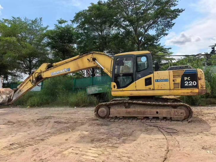 Buy Komatsu PC200-7 Used Excavator / 1